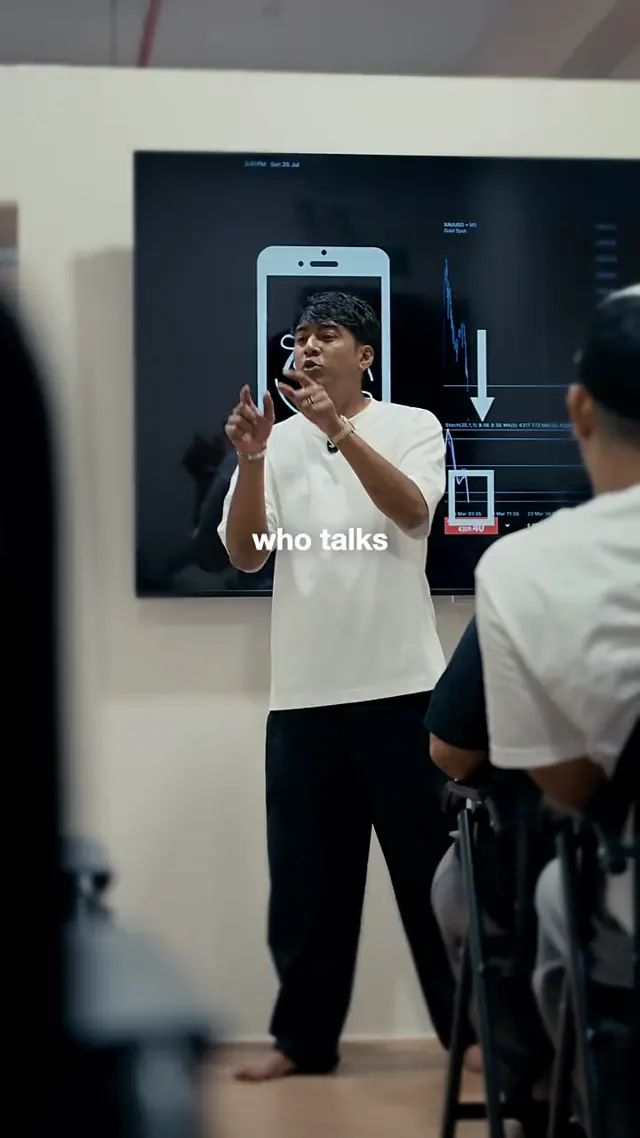 Izzan teaching a room about why he does not give trade calls